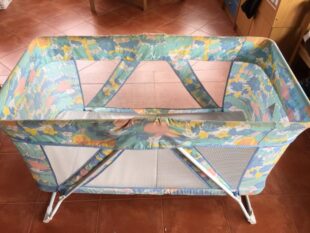 Se ofrece cuna de viaje prenatal en perfecto estado, perfecta para llevar a cualquier lugar. Incluye funda para su almacenamiento y un regalo adicional. Precio: 29 euros. Contáctame al 649 64 79 32.
